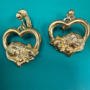 Vintage Avon Sleeping Cat in Heart Dangle Gold Tone Cat Clip-On Earrings